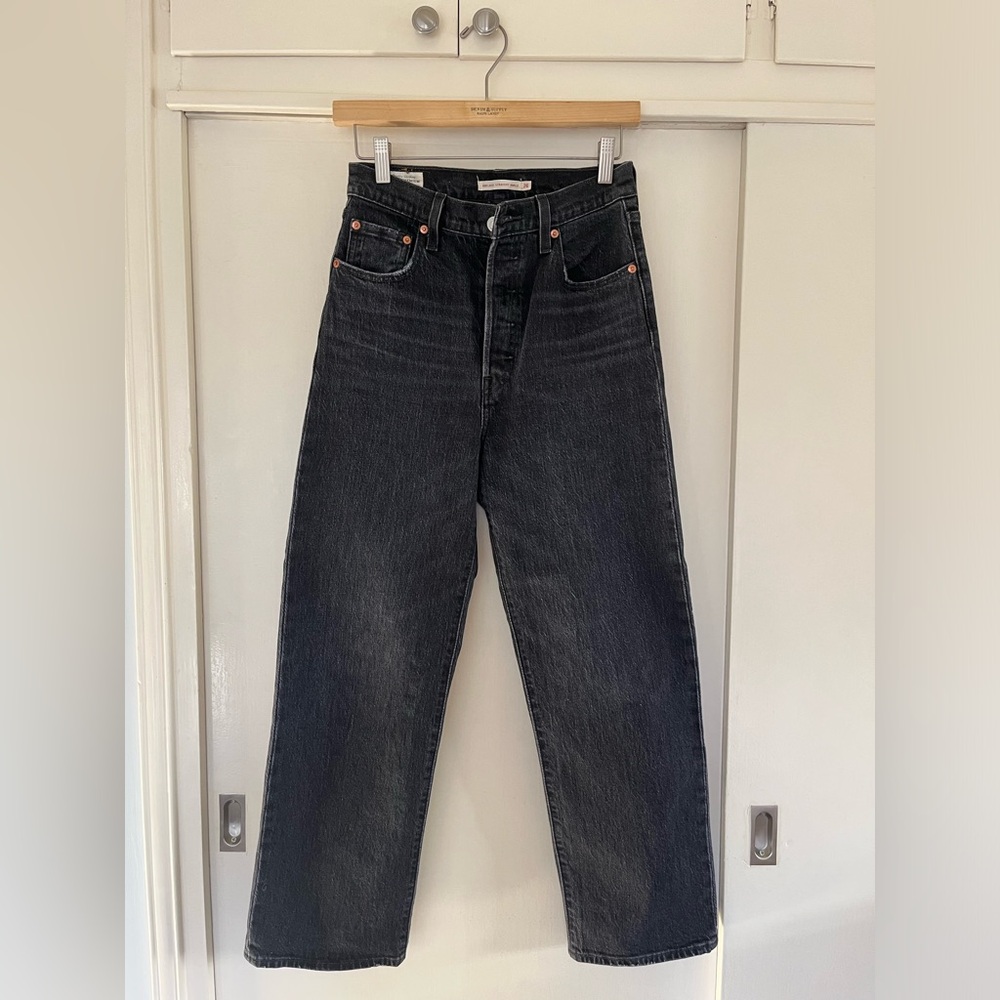 Women’s Levi’s Ribcage Straight Ankle. Black denim. Size 26 - Picture 2 of 5